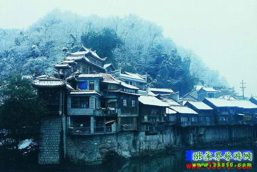 長沙往返A(chǔ)8線：鳳凰古城、梵凈山、德夯苗寨汽車三日游