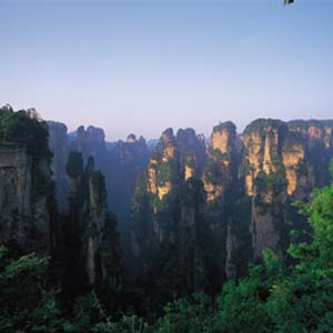 單獨(dú)成團(tuán)N線：張家界、天子山、寶峰湖、猛洞河漂流、鳳凰古城四晚五日湘西全景游